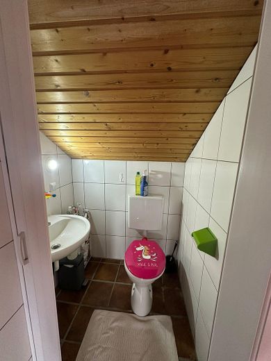 Viel Platz für die ganze Familie – WC Dachgeschoss