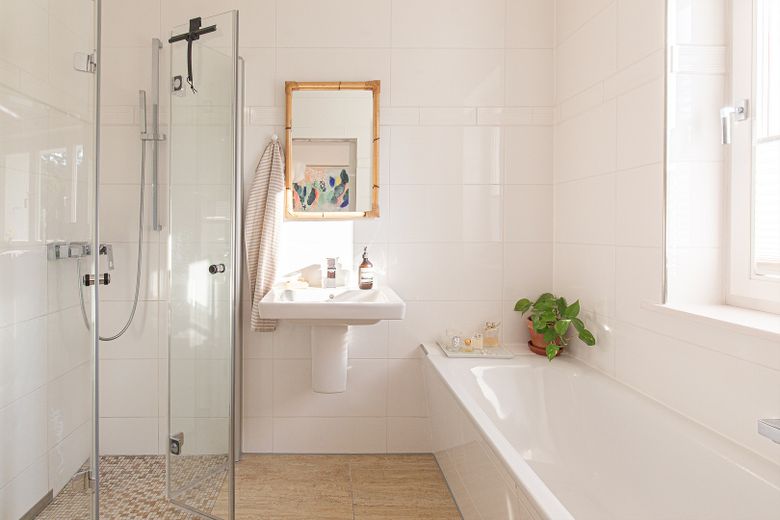 Wohnen + Kapitalanlage: Top gepflegtes, aufwendig saniertes 30er-Jahre-Haus in 1A-Lage Zehlendorf – Villeroy & Boch, etc.