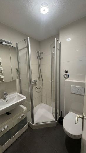 Kapitalanlage - 2 ZW mit Balkon, Einbauküche u. TG-Stellplatz in Waiblingen – Duschbad