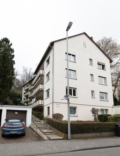 Gotowe do zamieszkania mieszkanie po remoncie: 4 pokoje, balkon i widok na zamek w centrum Königstein – Hausansicht