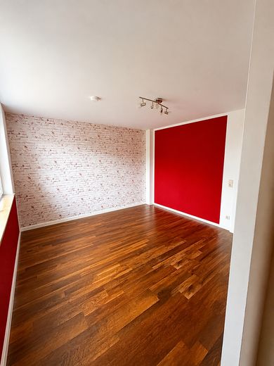 Straordinaria casa d’architetto con finiture di alta qualità, cantina abitabile e giardino esposto a sud da sogno – Schlafzimmer EG