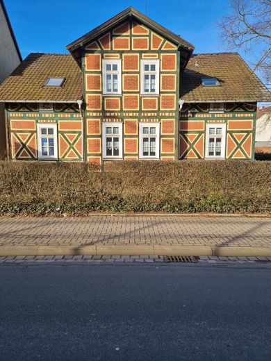 Historyczny dom szachulcowy w Eisenach: 218 m², duży ogród, od zaraz wolny i z bardzo korzystnym dofinansowaniem! – Straßenansicht