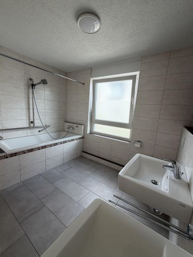 شقة جميلة من 4,5 غرف في فايل إيم شونبوخ – Badezimmer