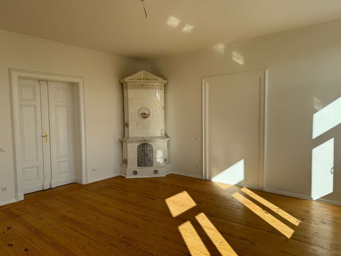 WZ mit Flügeltür zur Küche