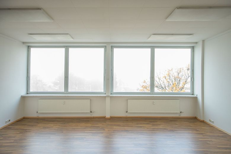 1000 qm Büro - Praxis - Kanzlei - barrierefrei auf einer Ebene, renoviert – Büro
