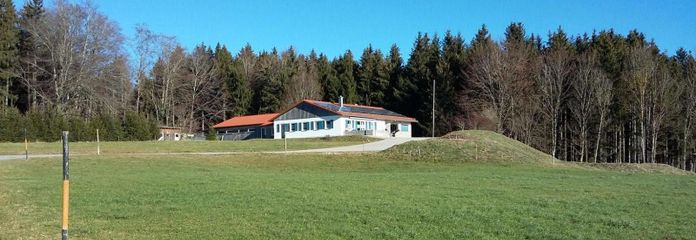 Einfamilienhaus mit gewerbl. Anbau im Außenbereich – Westansicht