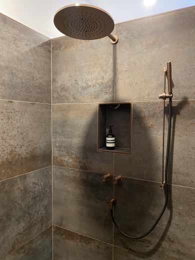 Hochwertige 4-Zimmer-Wohnung in klassischer Stadtvilla  PROVISIONSFREI! Weitere Wohnungen vorh. – Hauptbad