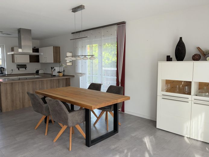 Modernes Einfamilienhaus mit Pool und Keller mit separatem Zugang – फोटो 14