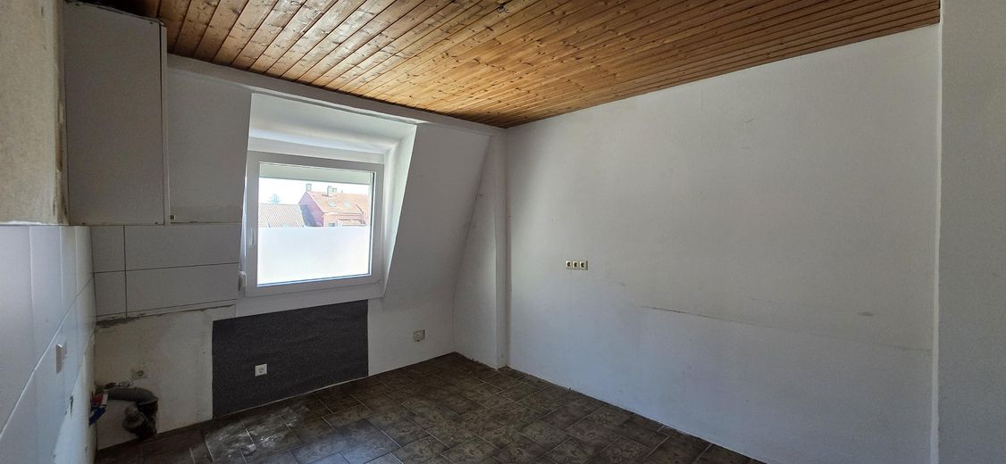 Ampio appartamento mansardato di 4 locali a Pforzheim-Brötzingen, circa 110 m², edificio residenziale plurifamiliare ristrutturato – Schlafzimmer 3