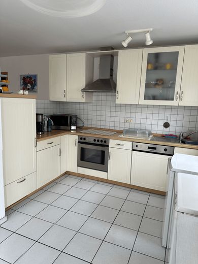 Großzügiges Wohnen mit Balkon: Gepflegte Eigentumswohnung inklusive EBK – Küche mit ausreichend Platz...