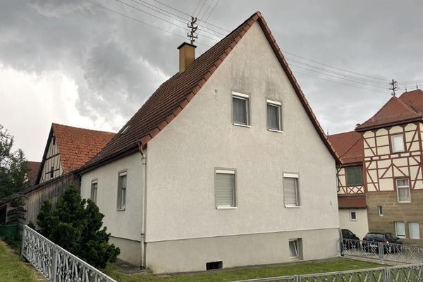 sanierungsbed. Einfamilienhaus mit Scheune in ruhiger Lage in Bretzfeld