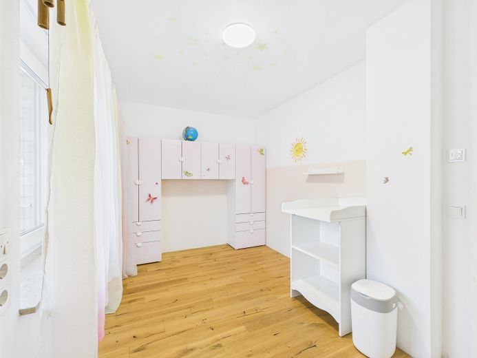 Charmante und energieeffiziente Architektenvilla mit hochwertiger Ausstattung – Kinderzimmer 2