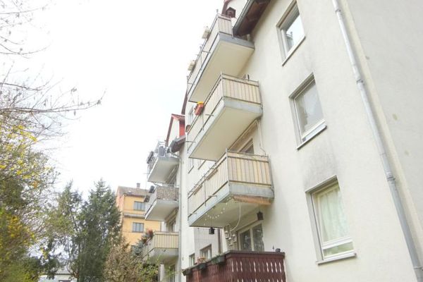 ideale per single o coppie * con cucina componibile * balcone