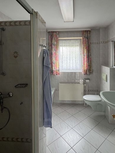 Einfamilienhaus in attraktiver Lage von Berlin-Hohenschönhausen – Bad