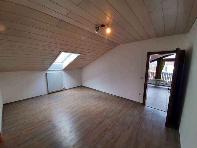 2x 1 Zi-Appartement & 3-Zi DG Wohnung mit Panoramablick, Balkon u. Küchenzeile u. 2 Duschbädern – DG-3 Zi Schlafen 1