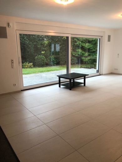 Stilvolles Haus zum Wohnen und Arbeiten mit moderner Ausstattung in Dreieich-Buchschlag – Wohnzimmer