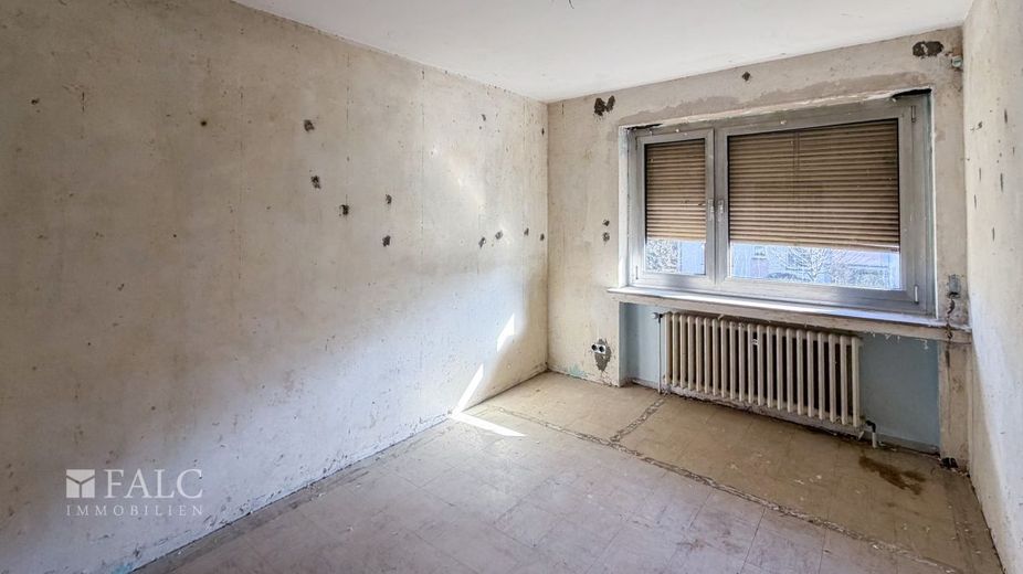 Großzügige, teilentkernte 5-Zimmer-Wohnung in Rheinnähe – Büro