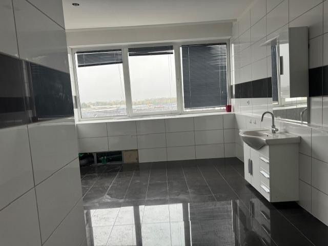 Büro/Lagerflächen 2100 QM/ab 450 qm teilbar Mietkauf spätere Kaufoption ca 50 Parkplätze Top Lage – Foto 5