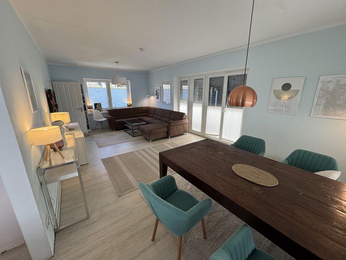 Wohnzimmer mit Essbereich