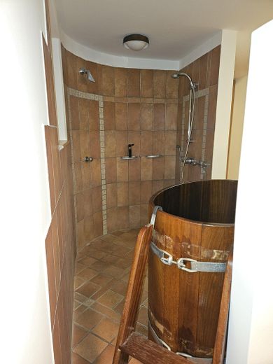 Landhaus unweit von Schwerin - Nachlaß bei zügiger Übernahme – KG Dusche und Saunafaß
