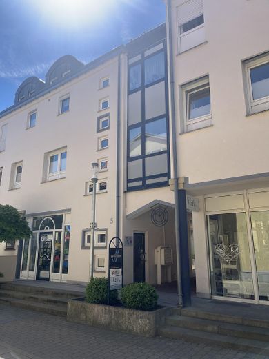Zentral, gepflegte 3,5 Zimmerwohnung mit Balkon + Tiefgarage – Außen