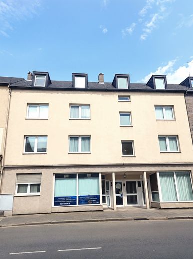 Wohn- und Geschäftshaus in Duisburg-Mittel-Meiderich - voll vermietet &amp; renditestark mit 5WE und 2GE – Fassade Straße-