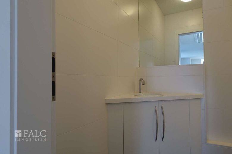Klimaanlage + Komfort auf 149 m² im 1. OG , 5 Zimmer, Doppelcarport, HG nur 430,- – Gäste WC