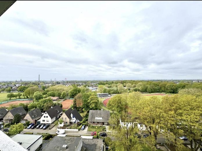 Möblierte 1-Zimmer-Wohnung im 10. Stock mit herrlicher Aussicht – Aussicht