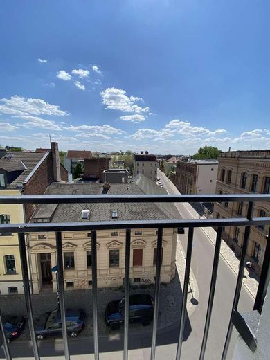 Sanierter Altbau in Buckau: 4,5 Zimmer, Balkon + Austritt, 4. OG ohne Aufzug – Französischer Austritt