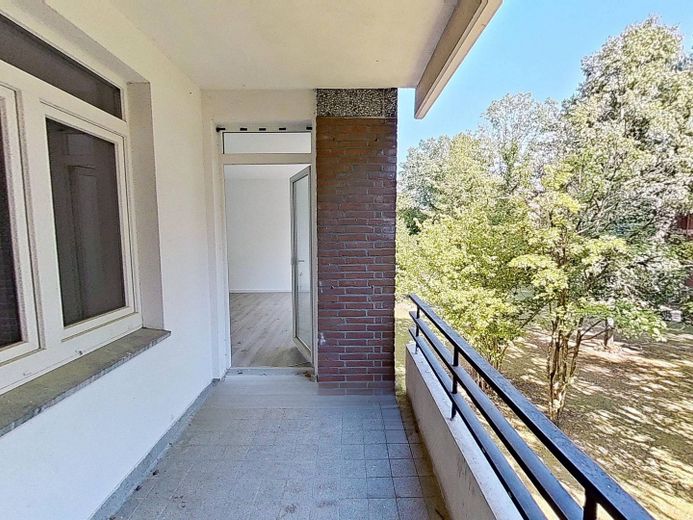 Sakin bir konumda BALKONLU geniş 3 odalı daire – Balkon