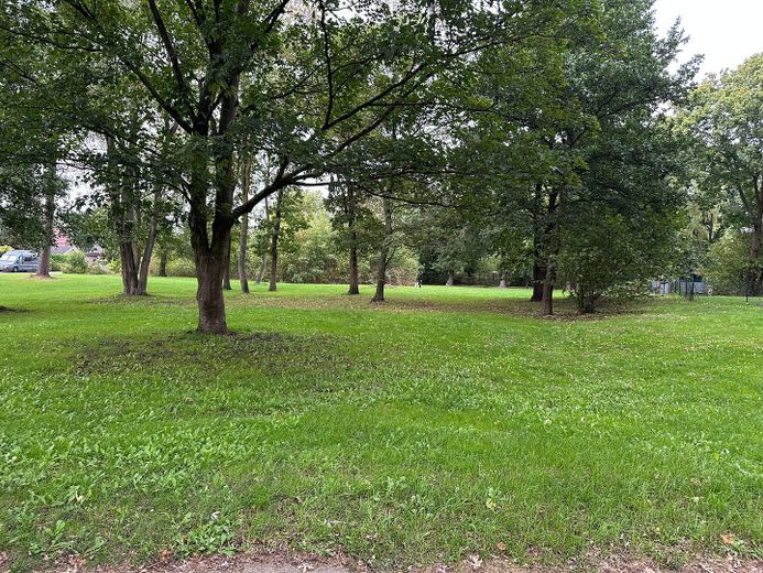 Appartement en copropriété haut de gamme de 2 pièces avec terrasse et place de parking en sous-sol – Gemeinschaftspark 