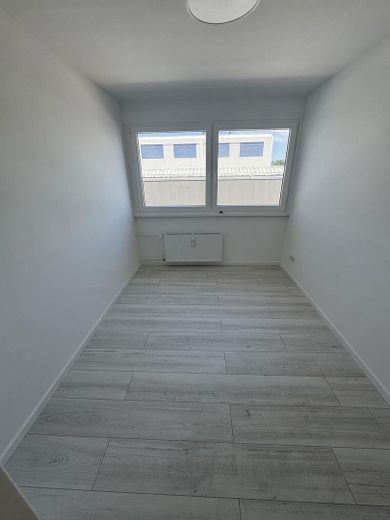 Scharfe Lanke, direkter Wasserblick, Südbalkon im Erstbezug – Foto 13