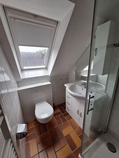 Incantevole appartamento di 2 locali vicino all'UNI / FH con balcone – Badezimmer