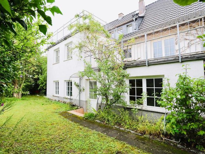Casa trifamiliare per investitori o famiglie numerose in posizione eccellente – Foto 1