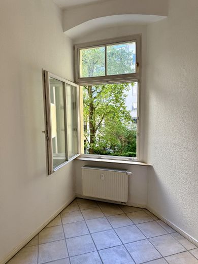 Provisionsfrei: 89m² Altbau am Helmholzplatz, Balkon, bezugsfrei – Küche