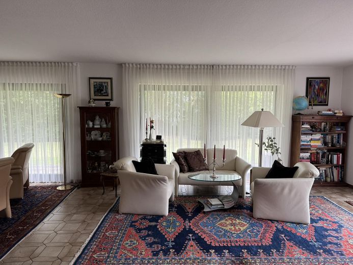 Beaucoup d’espace pour vos projets et rêves, spacieuse maison individuelle avec appartement indépendant à Cologne-Hahnwald – Kaminzimmer