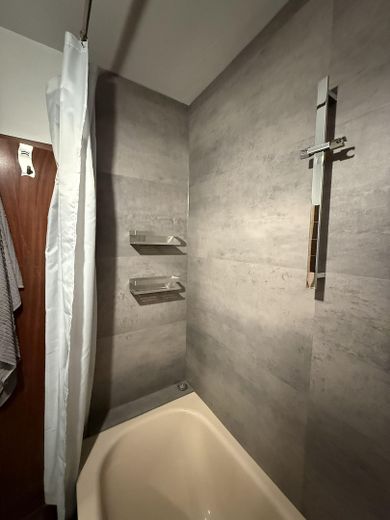Köln Hohlweide,  2 Zimmer Küche, Diele, Bad, Balkon – Bad