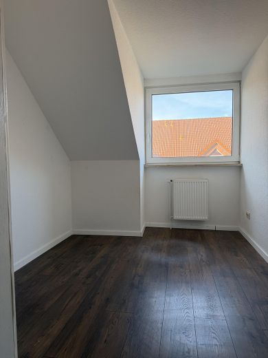 Schwerin (Pampow) yakınında ışıkla dolu 3 odalı daire | EBK ve park yeri – kleines Zimmer