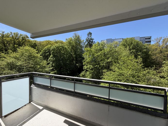 ***Direkt vom Eigentümer*** Großzügige Wohnung mit 2 Balkonen und Weitblick am Waldrand – Balkon nach Westen