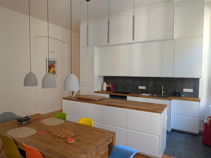 Berlin-Wilmersdorf’da hemen taşınılmaya uygun, yeni yenilenmiş, tamamen mobilyalı 85 m² eski bina dairesi – Fotoğraf 4