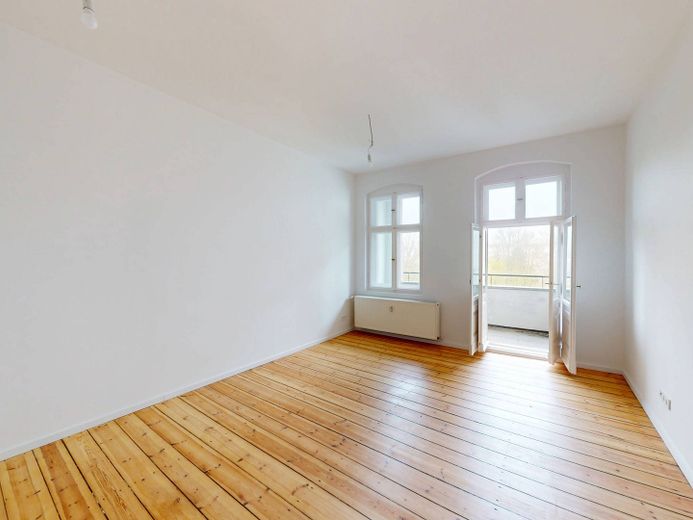 Ristrutturato: appartamento d’epoca di 2 locali con BALCONE e cucina componibile a Berlino Friedrichshain – Ansicht I: Wohn- und Esszimmer