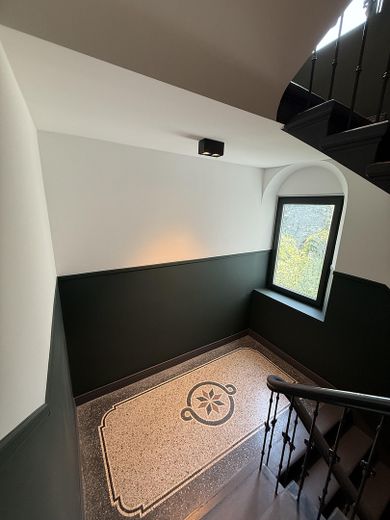 DG-Rohbau mit Vision – 220 m² & genehmigter Dachterrasse, Dachsanierung notwendig – Treppenhaus