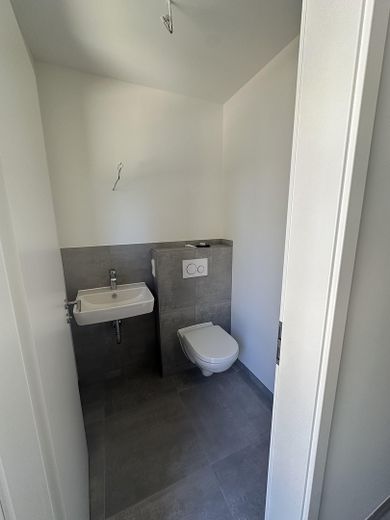 Neubau-Erstbezug: 5 Zimmer Reihenhaus, 110 m², Garten, Terrasse, Wallbox in Neumünster-Gadeland – Beispiel Gäste-WC