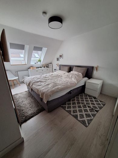 Doppelhaushälfte mit Einzelhauscharakter im Dreieck Berne-Sasel-Volksdorf – Schlafzimmer 