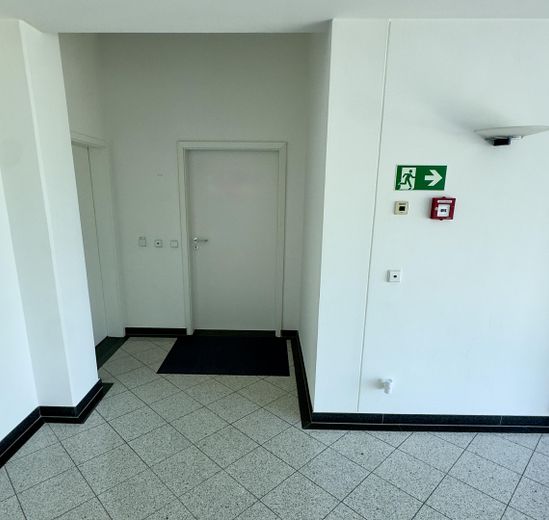 Ofis alanı / Zugspitz manzaralı stüdyo – Eingang Büro 2.OG 