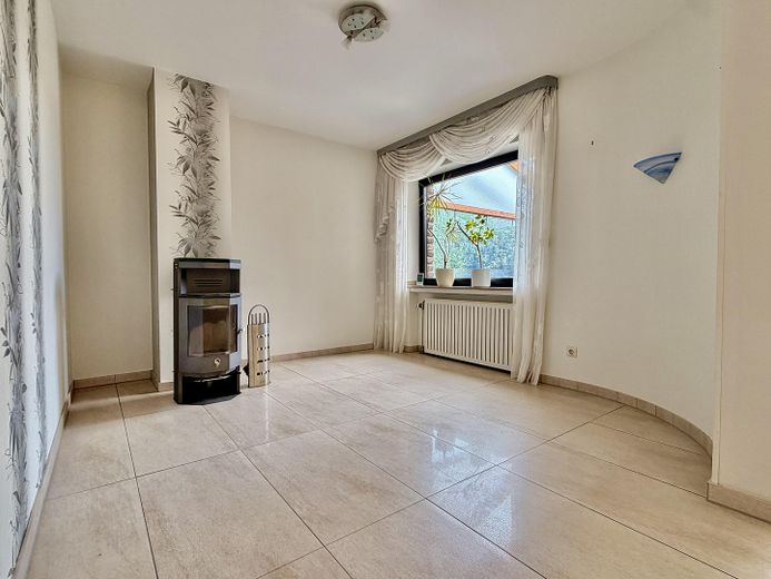 Provisionsfrei: Doppelhaushälfte mit 137 m², Garten und Garage in Erkelenz – Kaminzimmer bzw. -erker
