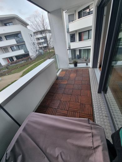 Neuwertige, hochwertige 2-Zimmer-Wohnung mit EBK & TG-Stellplatz in Ffm-Riedberg – Balkon