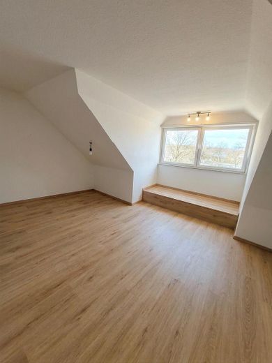 Penthouse-Maisonette der Extraklasse: Wohnen über zwei Ebenen mit 2 Balkonen und Aufzug – Foto 2