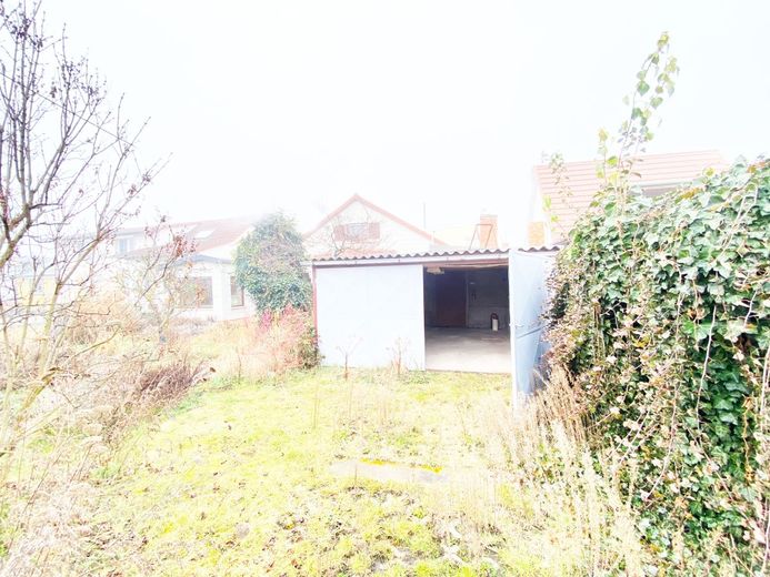 RESERVIERT: Grün, ruhig, gut angebunden: Zuhause für Zwei in Erfurt-Nord, Garage inklusive – Garage