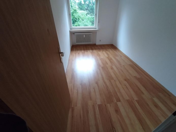 Wohnen im Grünen – rechtes Einzelzimmer,Büro